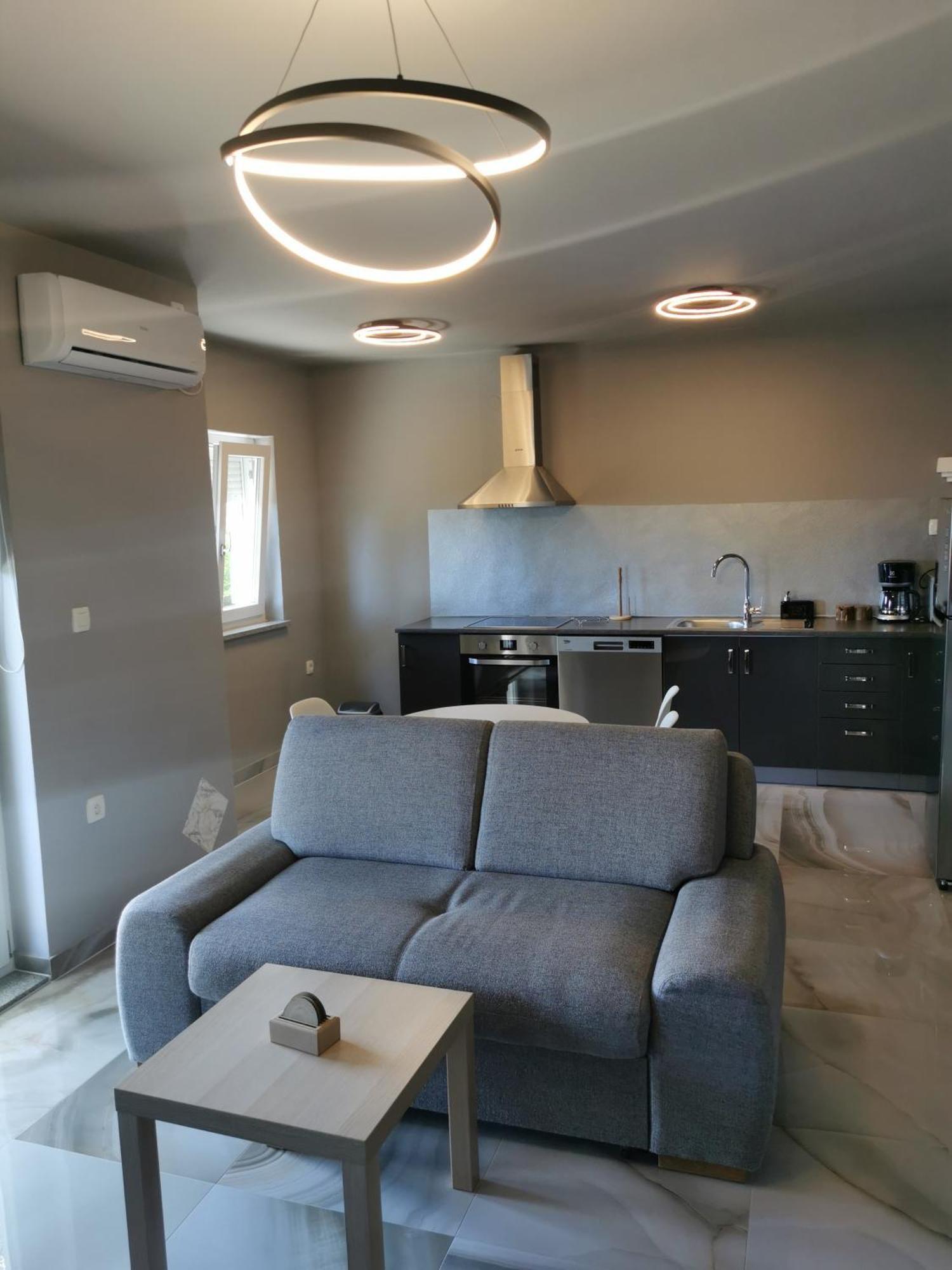 Apartment Luki Повиле Екстериор снимка