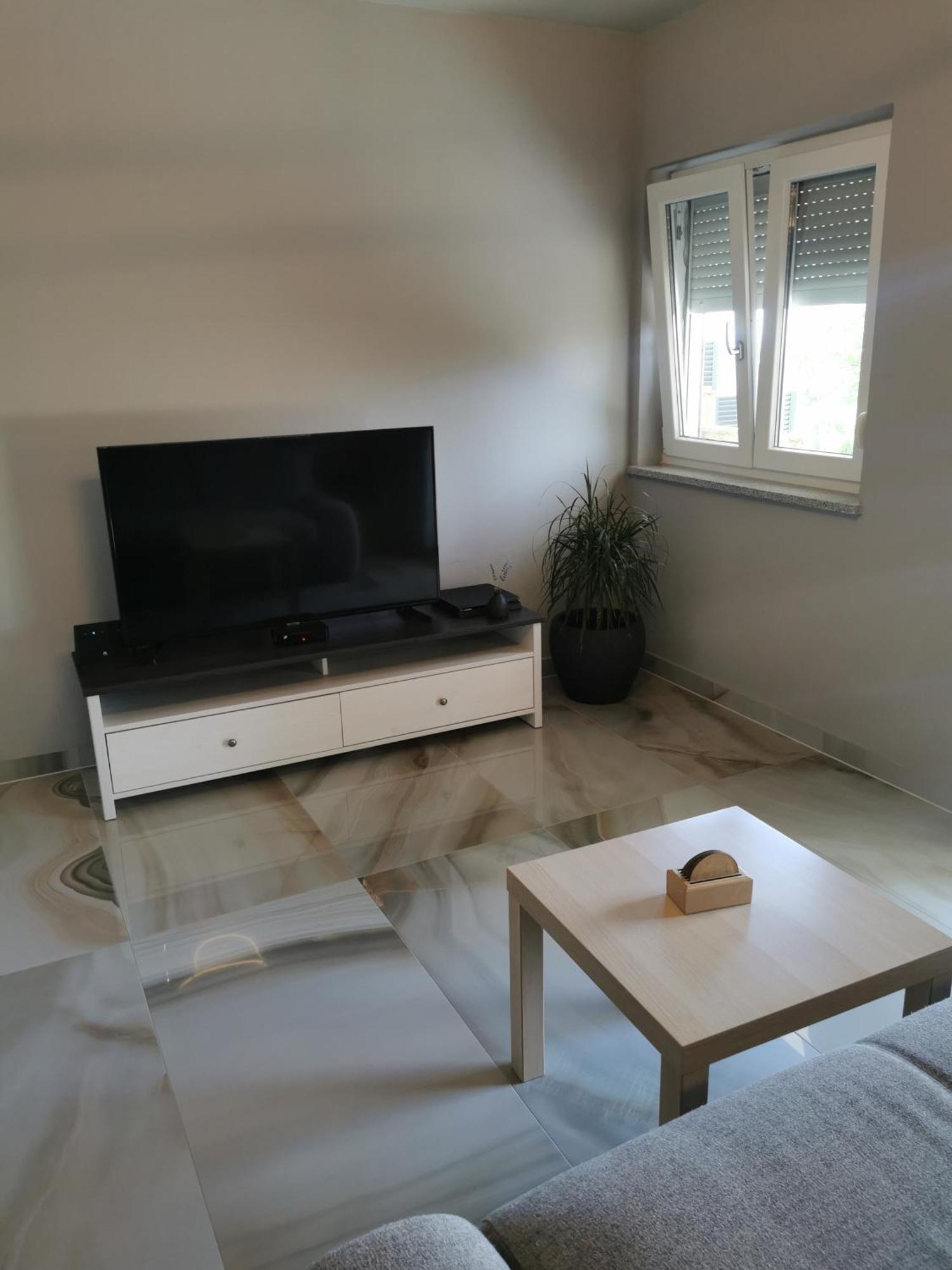 Apartment Luki Повиле Екстериор снимка